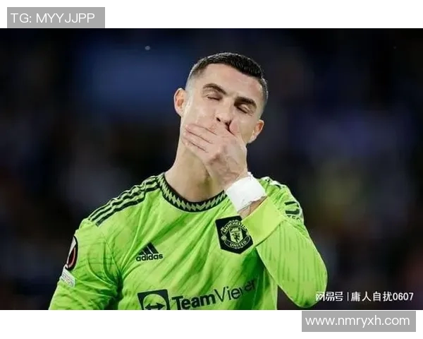 当足球球星脚下生辉那一刻全场呼吸都为他的拿球而暂停 当足球球星脚下生辉那一刻全场呼吸都为他的拿球而暂停